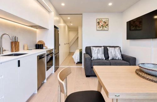 Te Aro Apartment | Wellington City Stay - 1BR with Pool & Gym