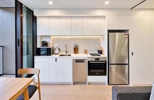 Te Aro Apartment | Wellington City Stay - 1BR with Pool & Gym