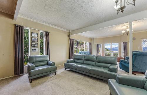 Moetapu Bay House | The Bay house - Moetapu Holiday Home