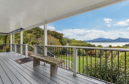 Moetapu Bay House | The Bay house - Moetapu Holiday Home