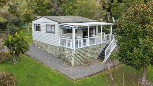 Moetapu Bay House | Treetops & Tide Cottage - Moetapu Holiday Home