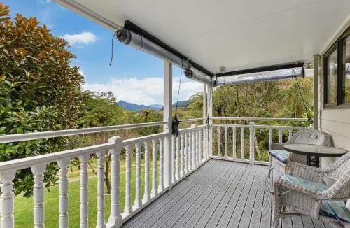 Moetapu Bay House | Treetops & Tide Cottage - Moetapu Holiday Home