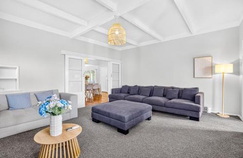 Whanganui Villa | The Little Blue Cottage