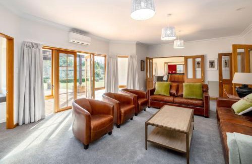 Solway Villa | Longbush Estate, Gladstone