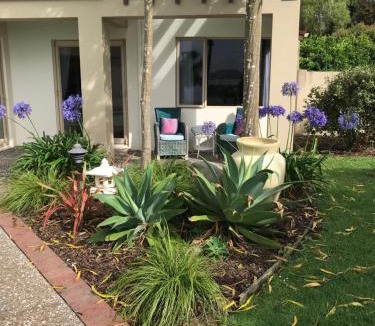 Tanners Point Apartment | Harbour views