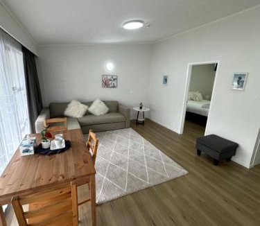 Epsom Hotel | Dolphin Court Motel