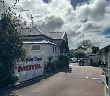 Epsom Hotel | Dolphin Court Motel