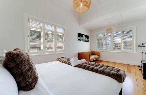 Grafton House | Grafton Garden 4BR Retreat near Domain