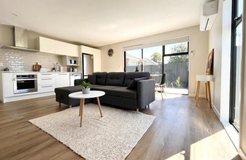 Papanui Apartment | Luxury 2-Bed Townhouse Opposite Northlands Mall