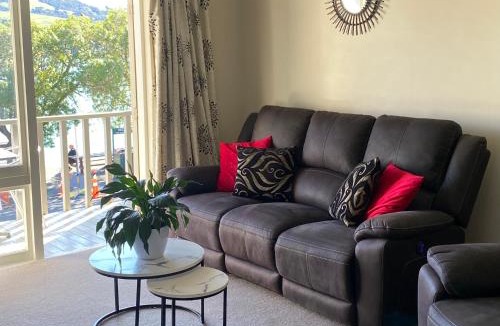 Akaroa Apartment | Akaroa Vista Apartment with car park