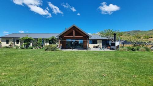 Bannockburn House | Country Escape - Sauna, Wine, Views