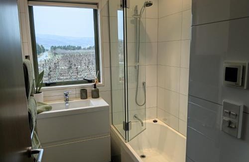 Lowburn House | Paradise on Pearson