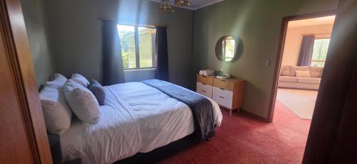 Te Kuiti House | Titiwai Homestead 4 Bedroom Farm Stay