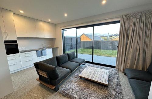 Kawarau Falls Villa | Stylish & Cosy Unit Near The Remarkable