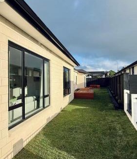 Hamilton Villa | Willow & Light Spacious Warm 4BR Family Retreat