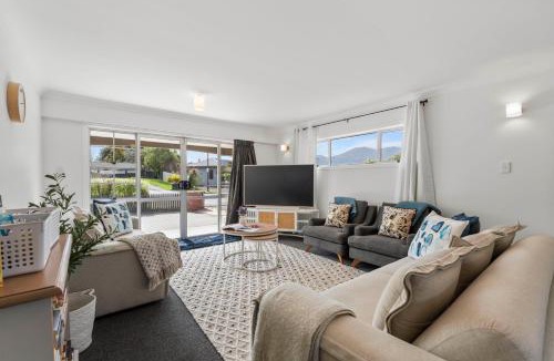Hilltop House | Cosy Corner on Macdonell - Taupo