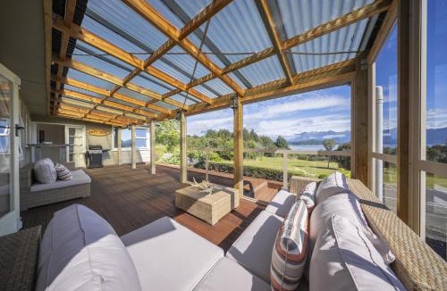 Manapouri House | Manapouri Lakefront