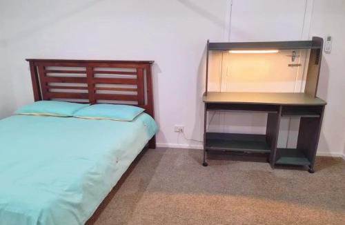 Glenfield House | Private Studio with Ensuite & Own Entrance