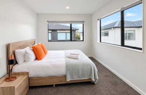 Auckland House | Brand New 3BR v Beach&Train Walk v Courtyard Garage