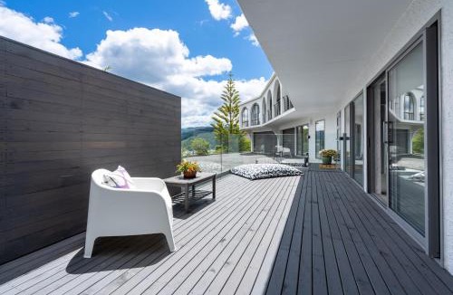 Dunedin House | Hilltop Harbour Vista