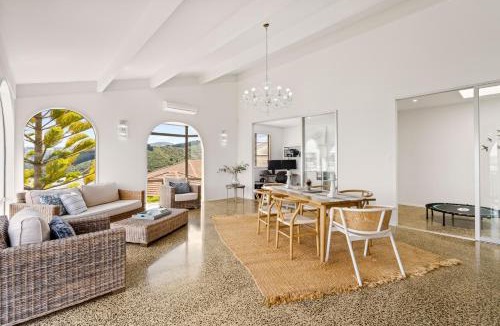 Dunedin House | Hilltop Harbour Vista