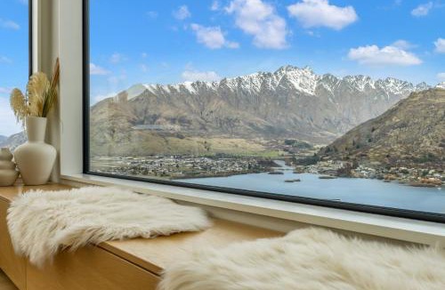 Frankton House | The Long View - Hot tub - Outdoor Fire - Elevated