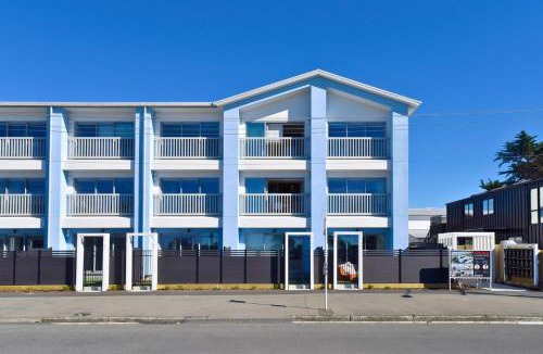 Christchurch Apartment | The Marine Parade Haven with Private Parking