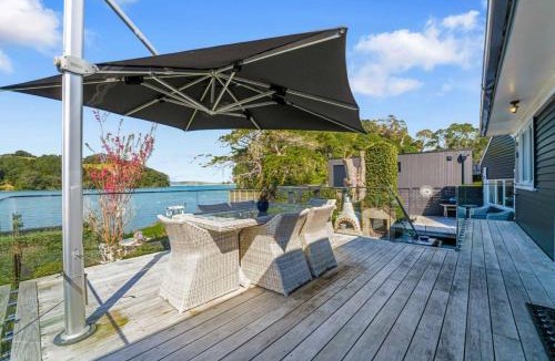 Whangateau House | Panoramic Ocean Escape with Deck - BBQ - Sea Views