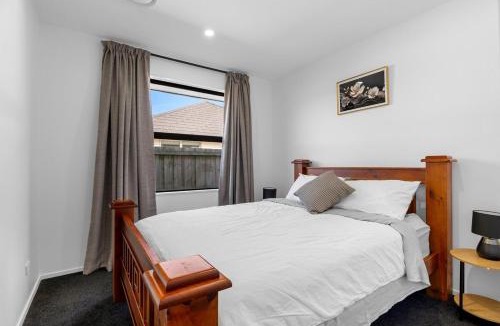 Hoon Hay House | Ataahua a Sunlit 4BR Home that Sleeps 8