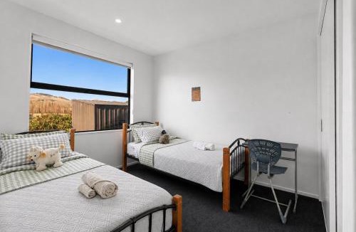 Hoon Hay House | Ataahua a Sunlit 4BR Home that Sleeps 8