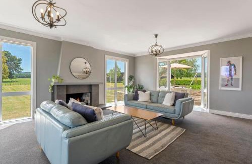 Nukuhau Villa | Lake Taupō Estate for 18ppl Pool, Spa & Big Views