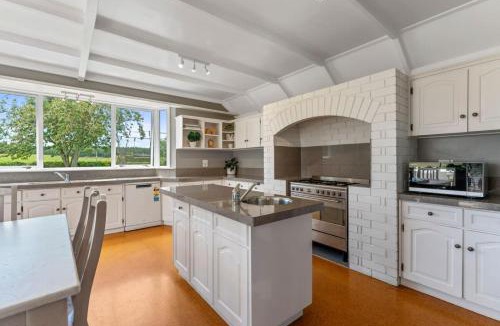 Nukuhau Villa | Lake Taupō Estate for 18ppl Pool, Spa & Big Views