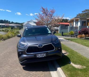Wharewaka Apartment | New, luxurious and a short stroll to the lake