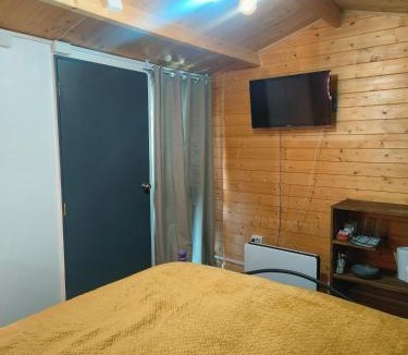 Lower Shotover House | Gorgeous Cabin Private Entrance & Ensuite