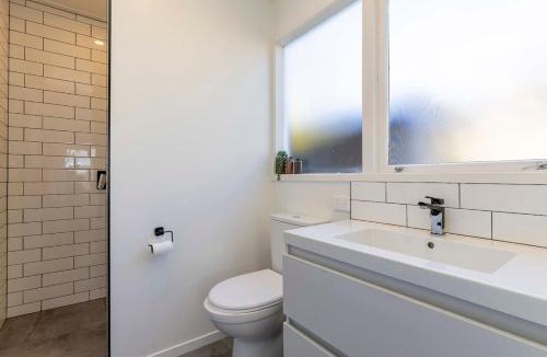Two Mile Bay House | Bayview, Modern, stunning views and Hot Tub