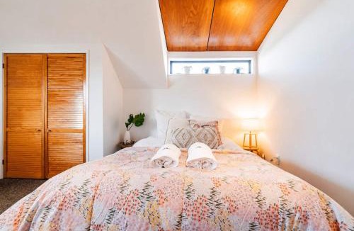 Sumner House | The Ultimate Cecil Wood Stay - Hot Tub BBQ & Views