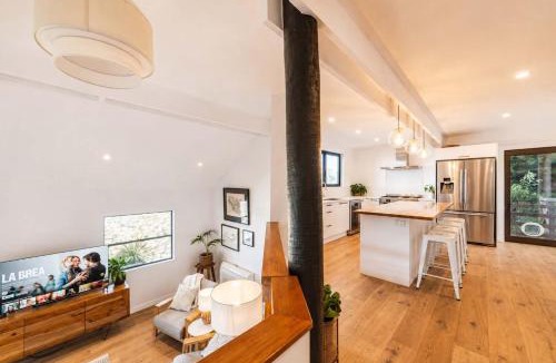Sumner House | The Ultimate Cecil Wood Stay - Hot Tub BBQ & Views