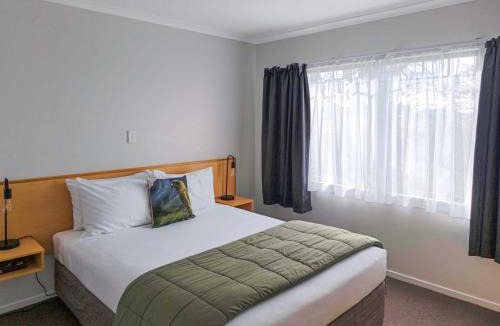 Katikati Hotel | ASURE Kaimai View Motel