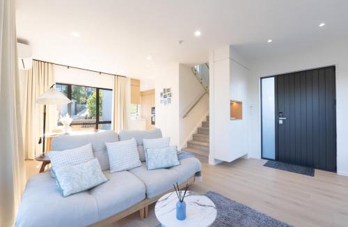 Murrays Bay Apartment | Sunny 3-Bedroom Home in Murrays Bay