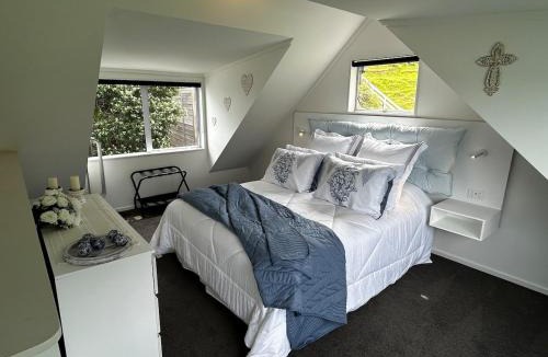 Waiheke Island House | Waiheke Oceanside Farm Retreat