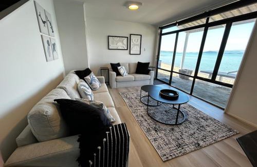 Waiheke Island House | Waiheke Oceanside Farm Retreat