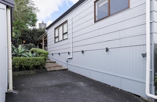 Greenlane - Ellerslie House | Newly Renovated 4Bed 2 and a half Bath Home Sleeps9 3Parking