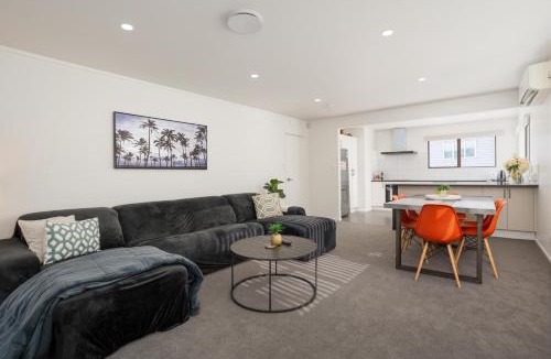 Greenlane - Ellerslie House | Newly Renovated 4Bed 2 and a half Bath Home Sleeps9 3Parking
