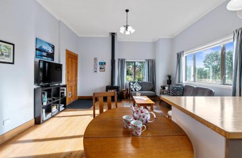 Bell Block House | Ekhaya - New Plymouth Holiday Home