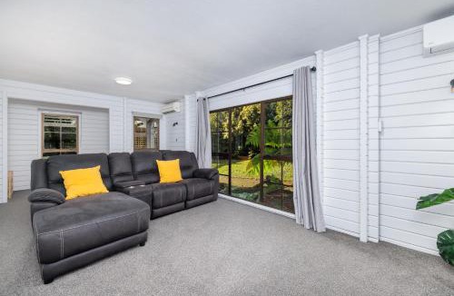 Kerikeri House | Hawkings Lodge - Kerikeri Holiday home