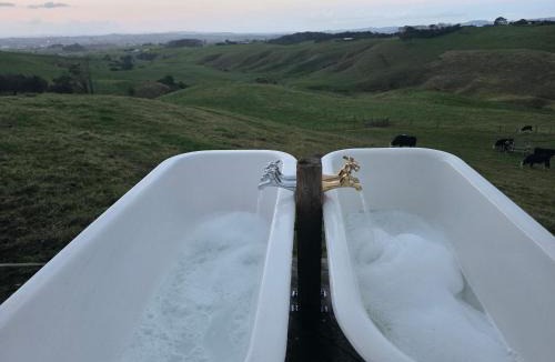 Karioitahi Villa | The School Teachers House Historic Cottage with Twin Outdoor Baths