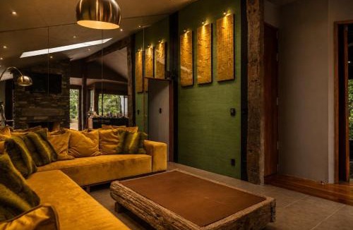 Titirangi House | Maison Blanc Lodge - Nature Haven 4-Bed Luxury
