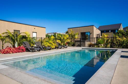 Mangawhai House | Tropical Hideaway - Mangawhai Retreat