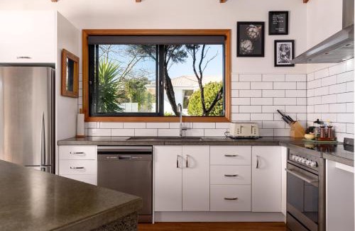 South Bay Villa | Ocean View Retreat The Gallery Kaikoura