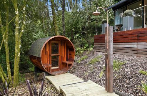 Okere Falls House | Okere Bush Retreat - Sauna Spa Sleeps 8